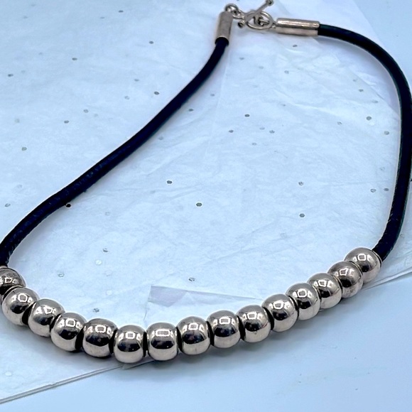 Mexico silver Jewelry - Sterling silver and black leather beaded choker.